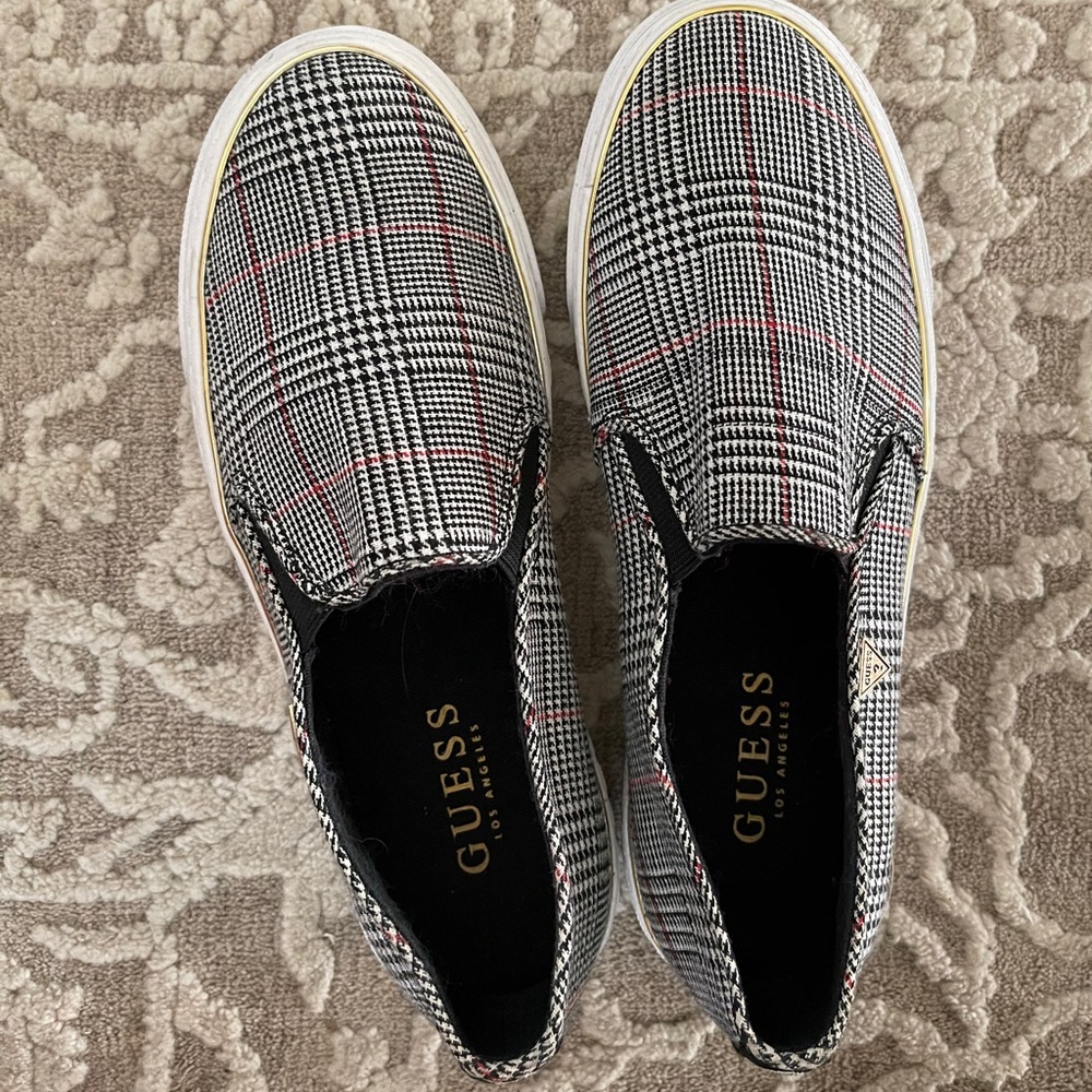 Houndstooth Guess Slip-Ons